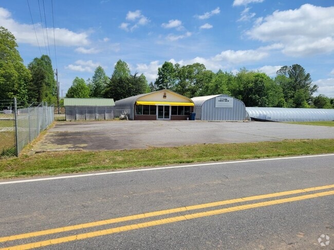 Building Photo - 4784 Grace Chapel Rd Rental