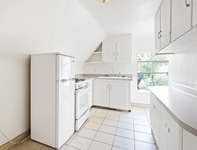 Photo - 872 N Clarkson