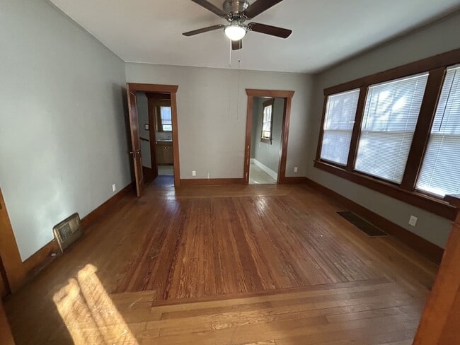 Photo - 2420 E 2nd St N