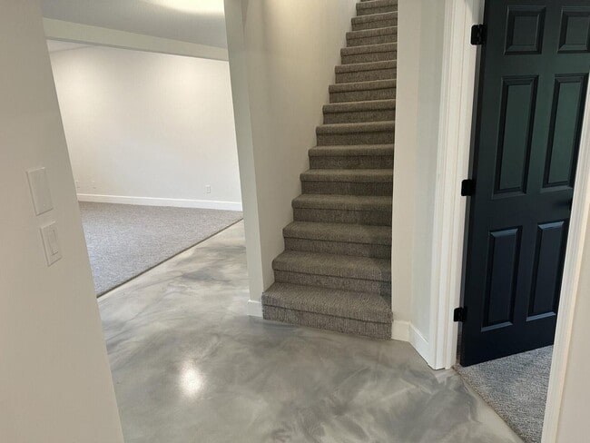 Photo - 5 Bed 4 Bath Home fenced yard