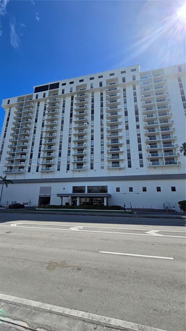 Building Photo - 13499 Biscayne Blvd Unit 1103