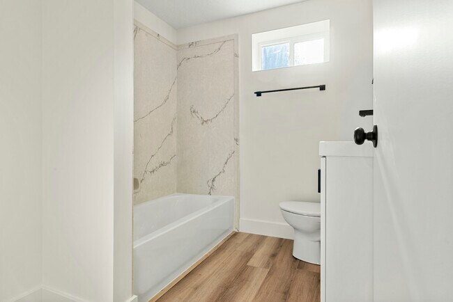 Photo - 1335 E Lester Dr