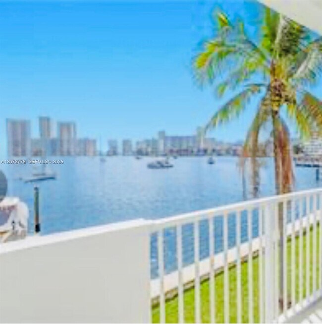 Photo - 462 Golden Isles Dr Unit 305