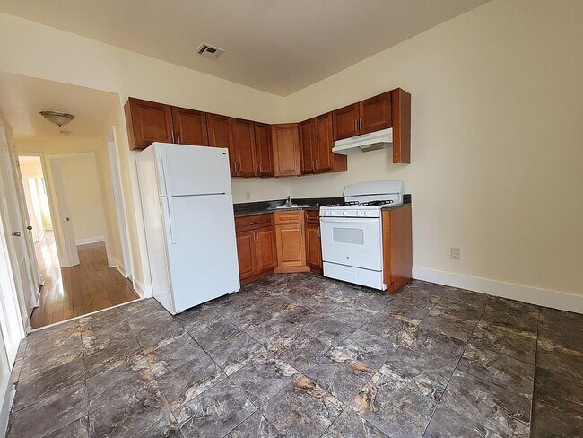 Photo - 118 Cedar Ave Apartments Unit 1