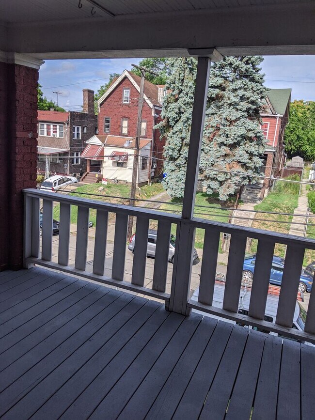 Photo - South Oakland Large and renovated 3 bedroom apartment Must SEE! Unit 2