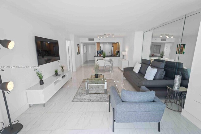 Photo - 1717 N Bayshore Dr Unidad C-4037