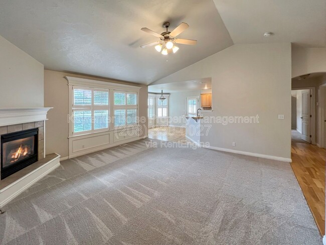 Photo - 2403 E Indian Creek Dr