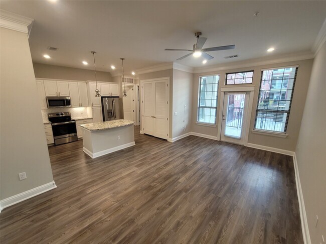 Building Photo - 2111 Austin St Unit 201 Rental