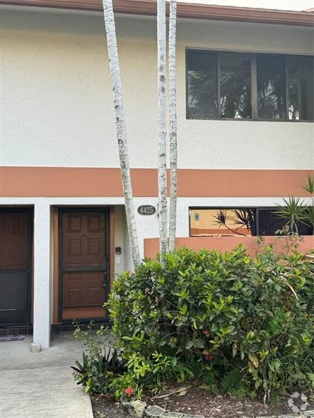 Building Photo - 4425 SW 70th Terrace Rental