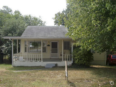 Building Photo - 2/3 BR Highland Park home