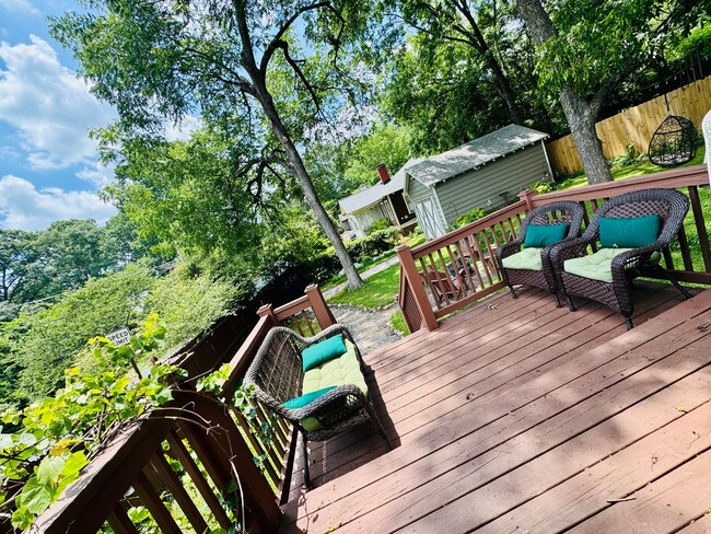 Building Photo - 2481 Semmes St