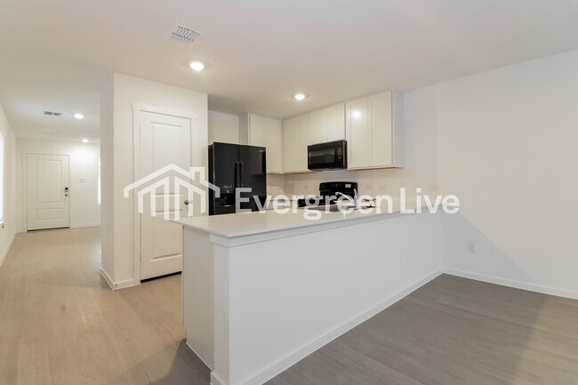 Photo - 1009 Calley Pear Trl