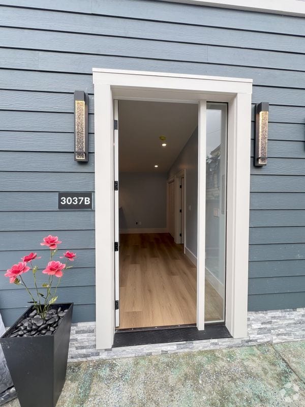 Building Photo - 3037 Harrison St Rental