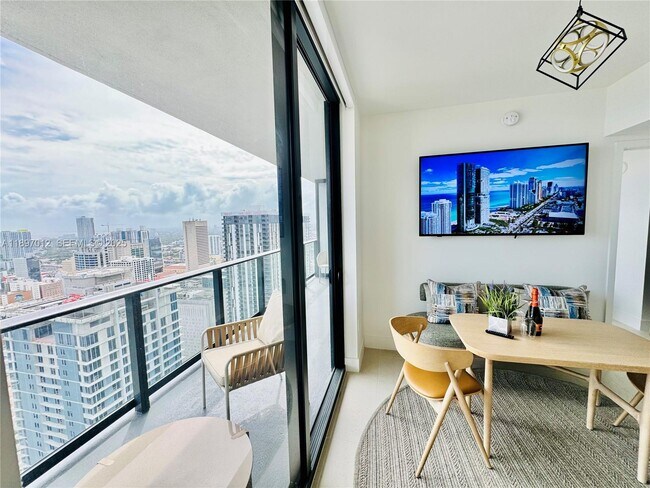 Photo - 159 NE 6th St Unidad 4314