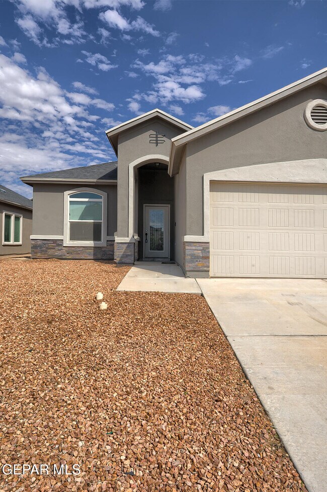 Photo - 13849 Garforth Ave
