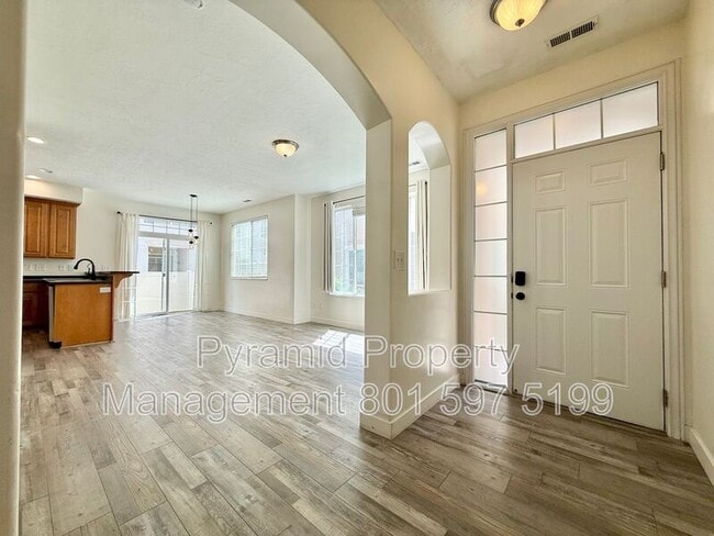 Photo - 6935 Traveler Ln