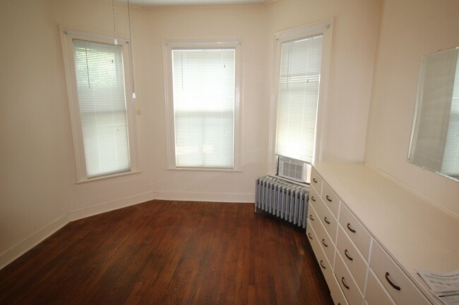 Building Photo - 31 Allen Pl Unit 2