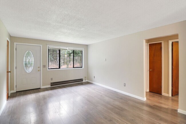 Photo - 2 Bed 1 Bath - Garage - Storage Shed - Pet Friendly - NAS Whidbey