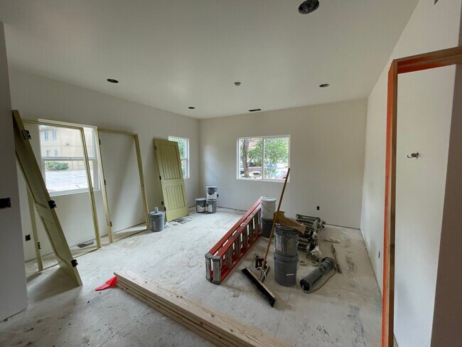 Photo - 518 S Wc Riles St