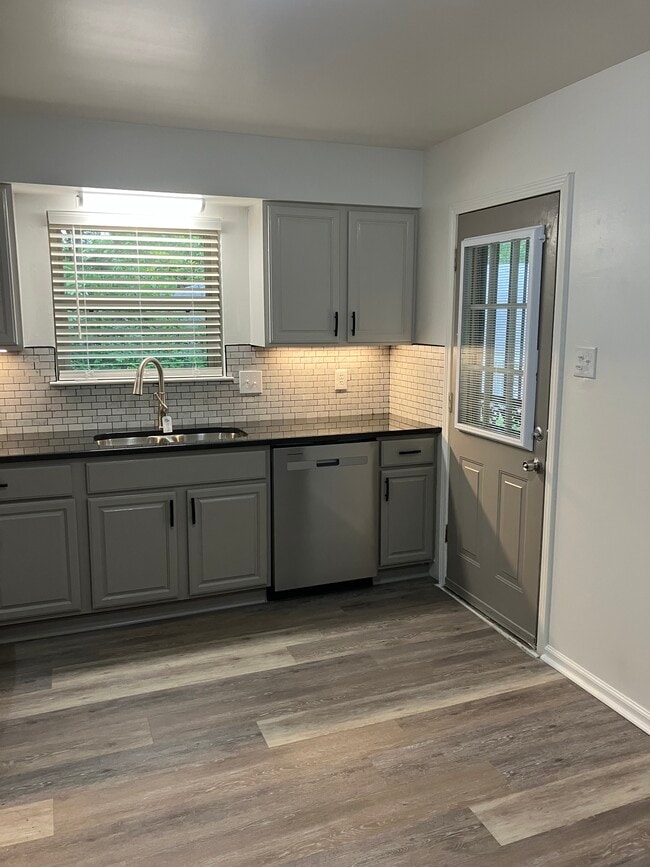 23 Rosemunn Dr Unit B