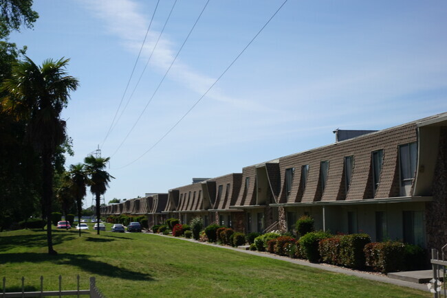 Building Photo - Stonegate Apartments