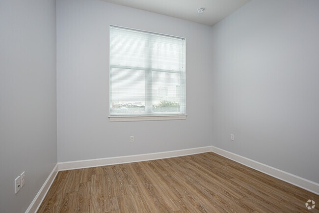 2BR, 1BA - 903SF