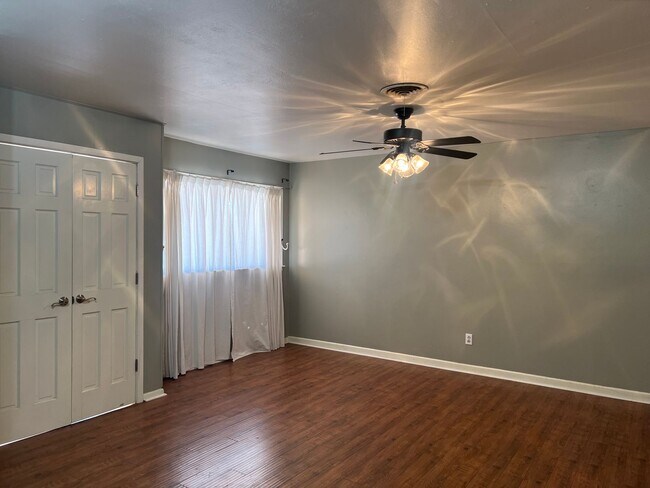 Photo - 3 bed 2 bath Move In Ready!