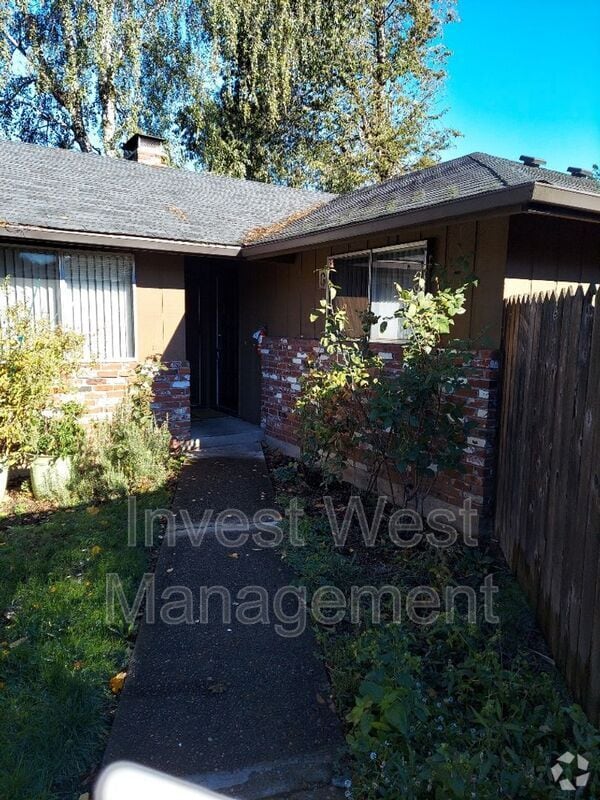 Building Photo - 3408 E 18th St Rental