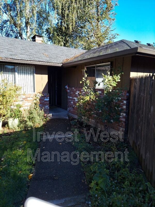 Building Photo - 3408 E 18th St Rental
