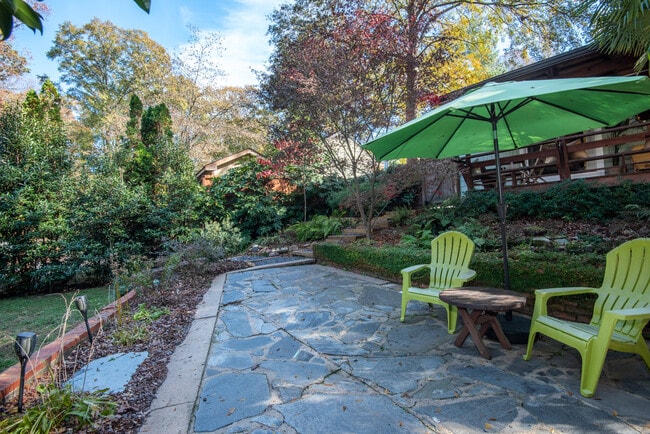 Photo - 1096 Oakfield Dr SE