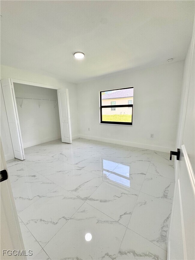Photo - 668 Chemstrand St E