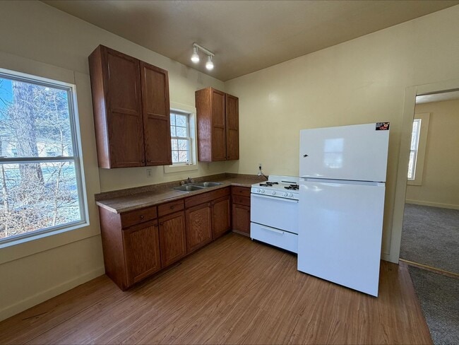 Photo - 3 bed 1 bath House for rent!