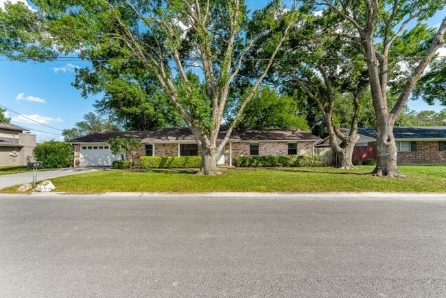 Building Photo - 1376 Poppy Ln