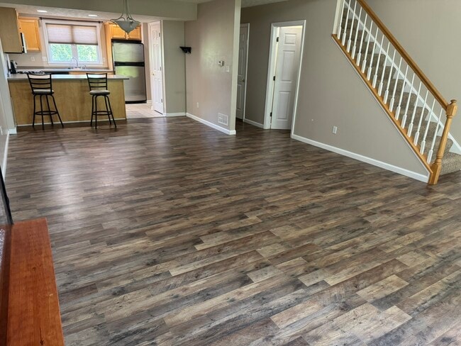 Photo - 205 Prairie Ct