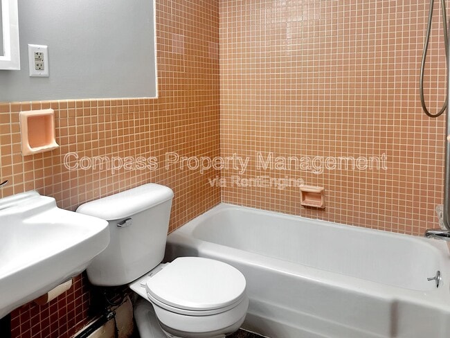 Photo - 2841 S Burdick St Unidad A