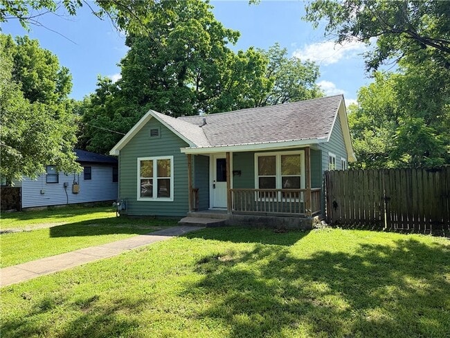 Photo - 1434 S W Ave