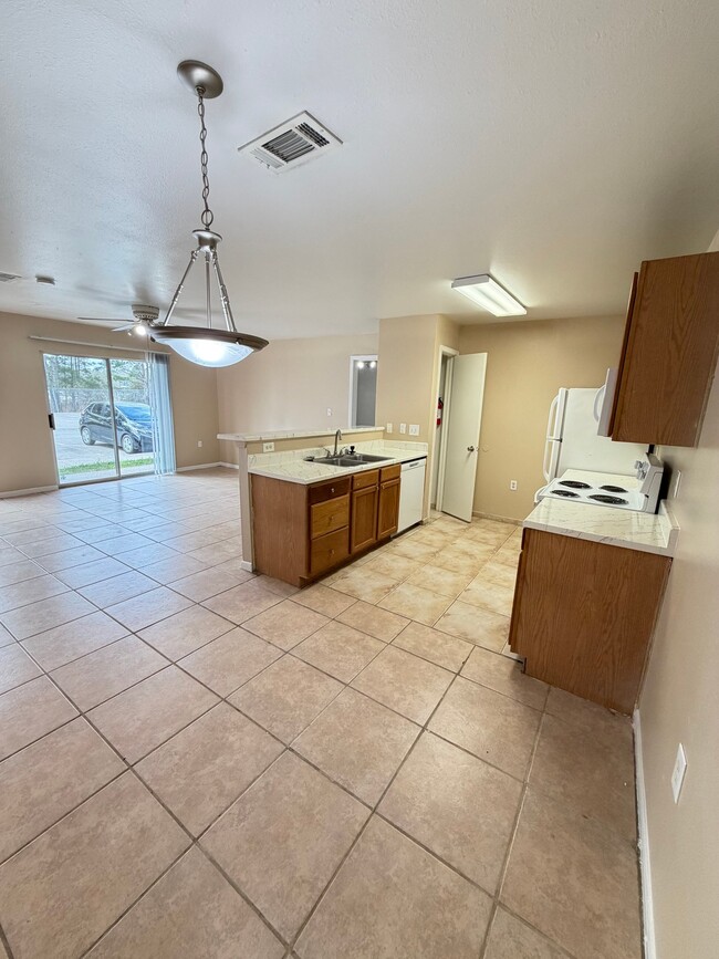 Photo - 811 Cloyd Dr