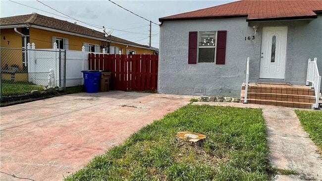 Photo - 163 SW 5th St