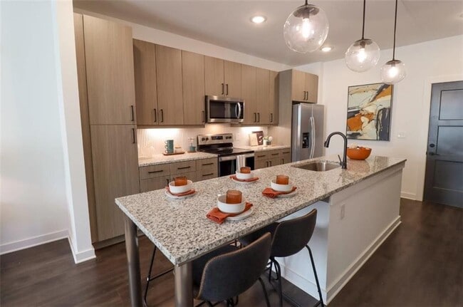 Building Photo - 305 Collins Industrial Way Unit 5003