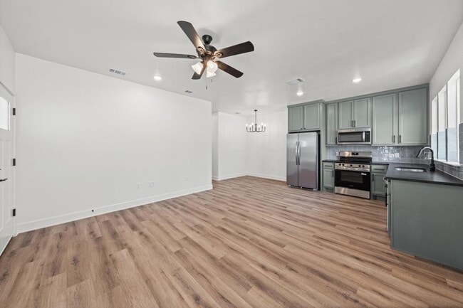 Photo - 717 N 3rd St