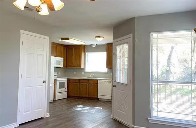 Photo - 544 Lakeshore Rd