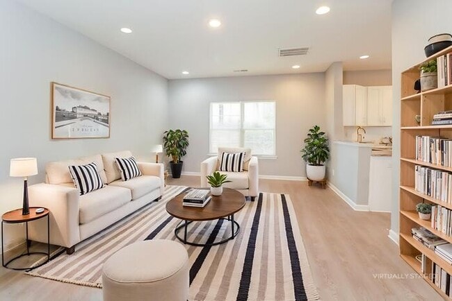 Photo - 205 Centre St