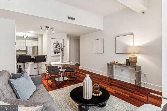 Photo - 1500 Chestnut St Unit 14E