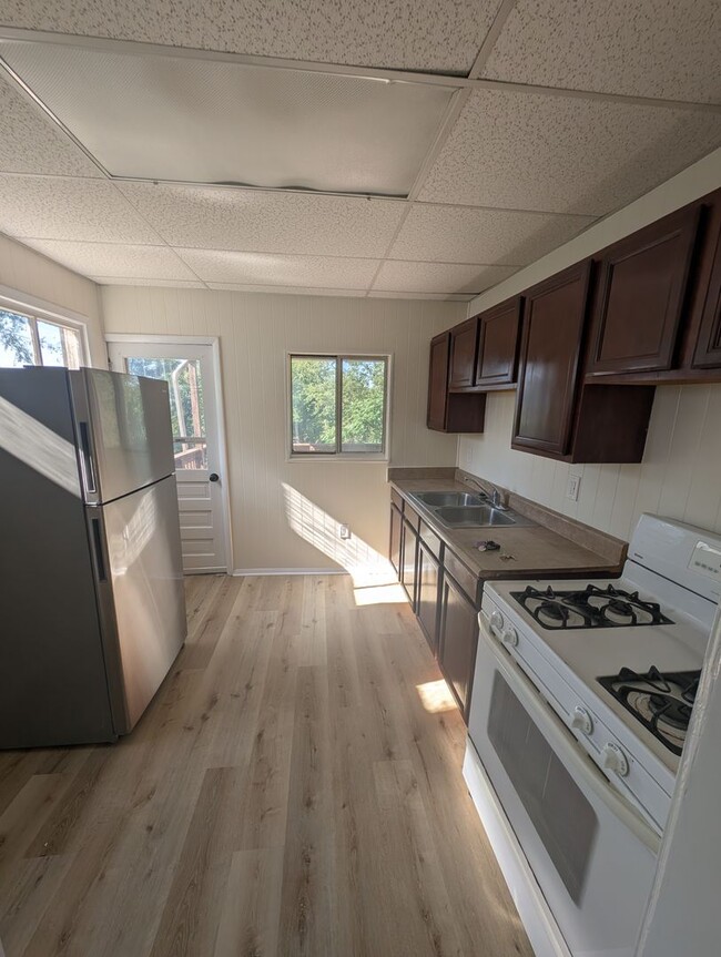 Photo - 551 Sixth St