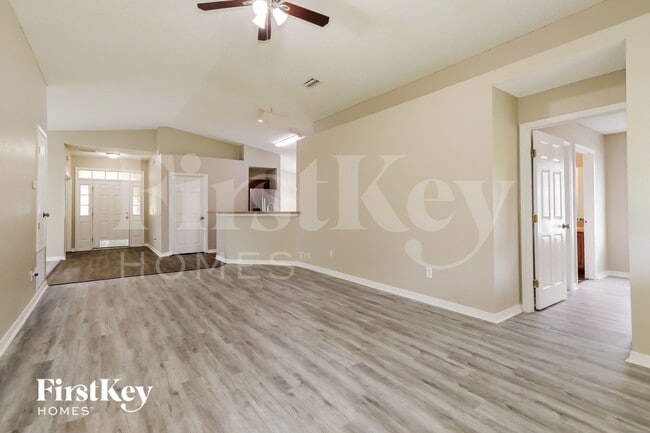 2632 Creekfront Dr