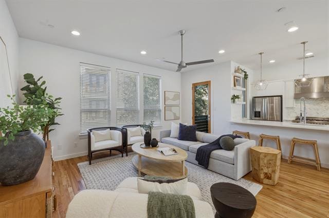 Photo - 5734 Oram St