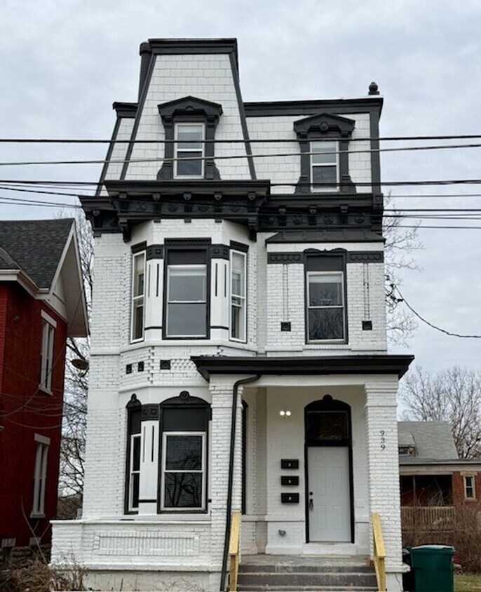 Photo - 939 Chateau Ave