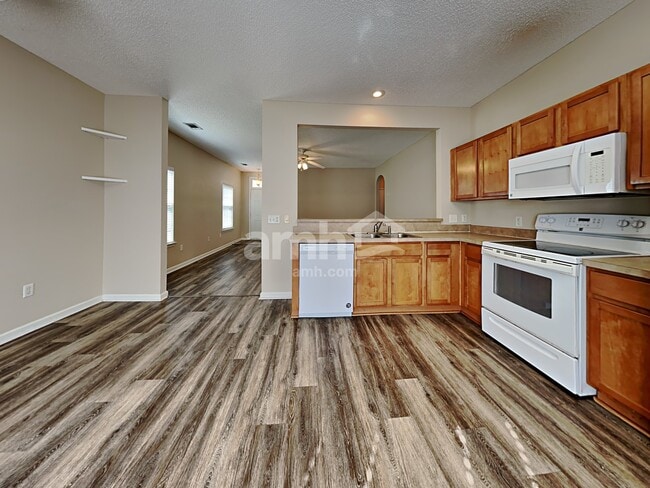Photo - 762 Bristol Way