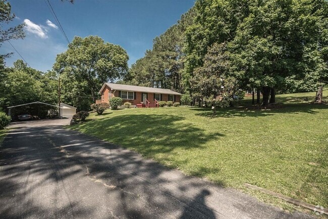 Building Photo - WOW! 4 BR 2.5 BA house w/ 1 acre of land a...