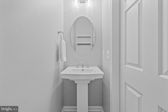 Photo - 5011 Waple Ln